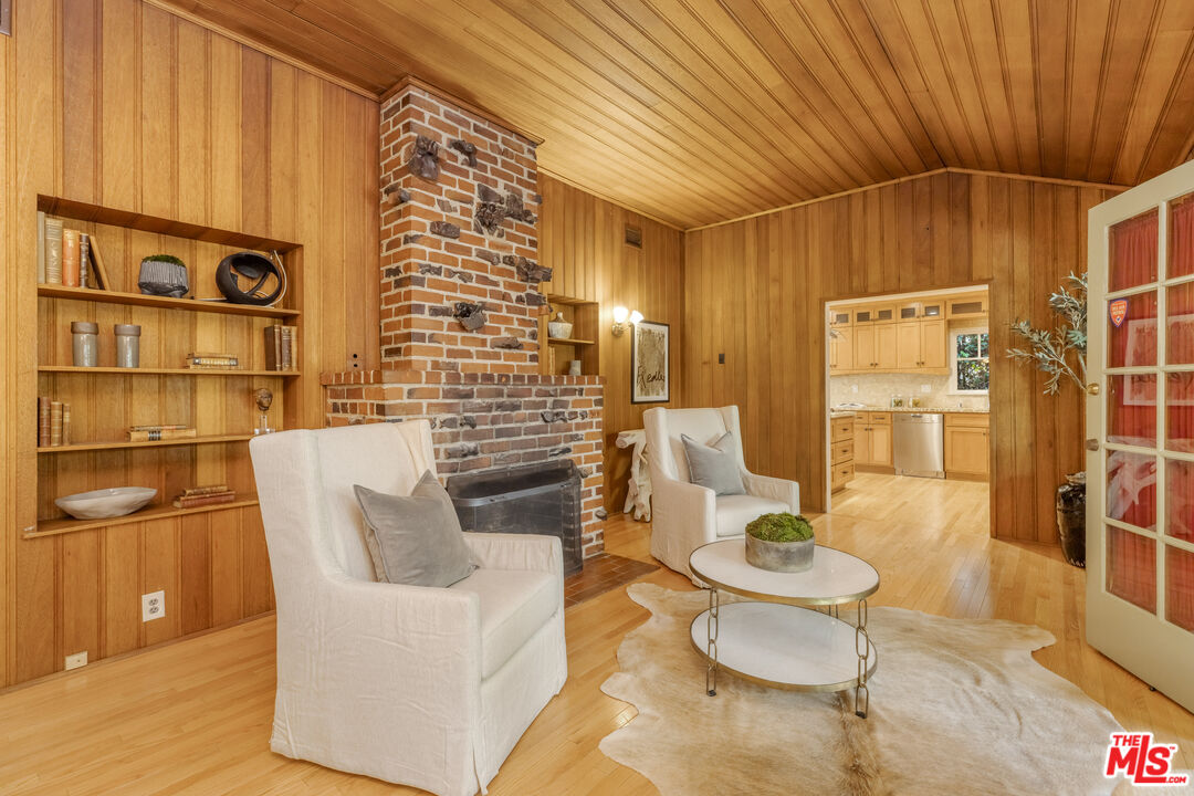 4065 Woodman Cyn