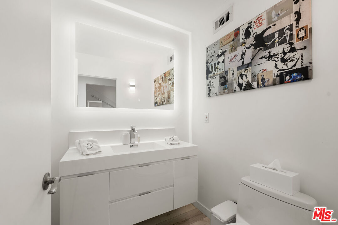 8601 W West Knoll Dr Unit: 5