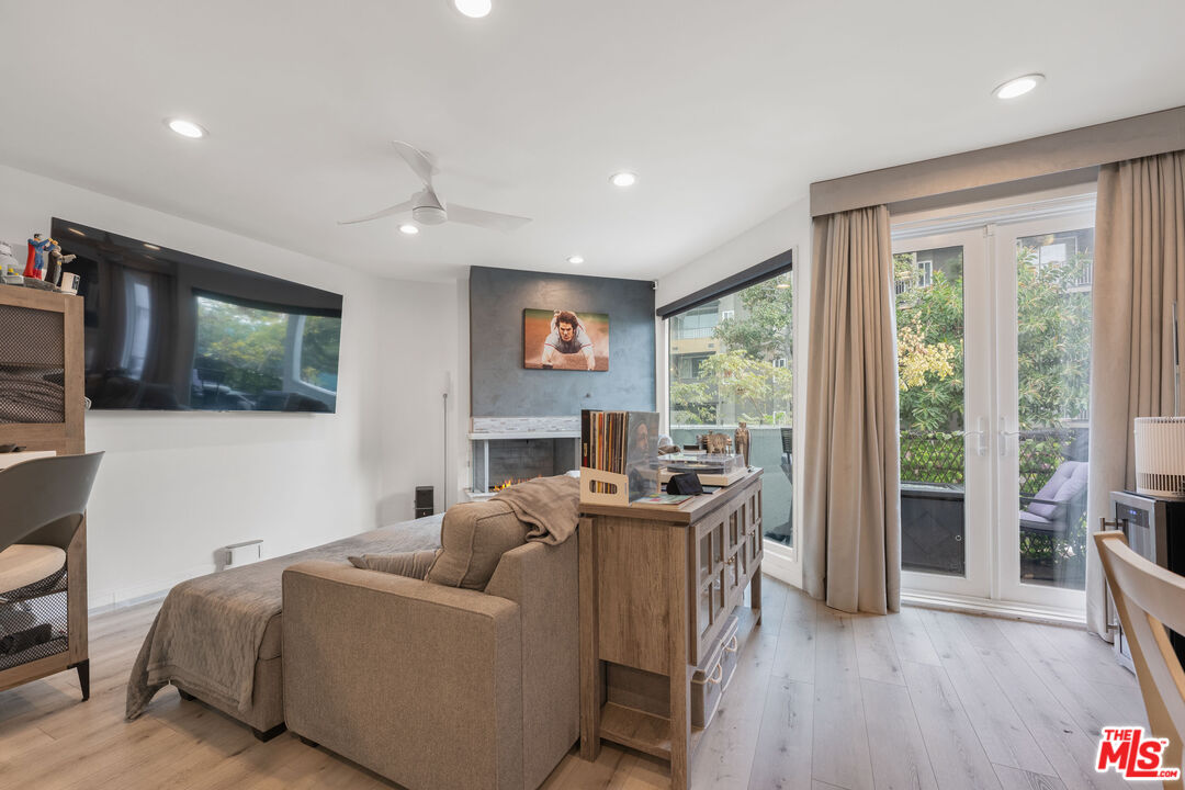 8601 W West Knoll Dr Unit: 5