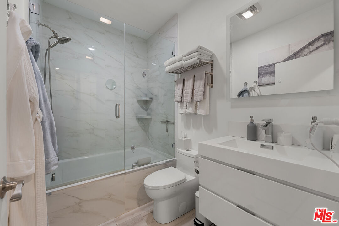 8601 W West Knoll Dr Unit: 5