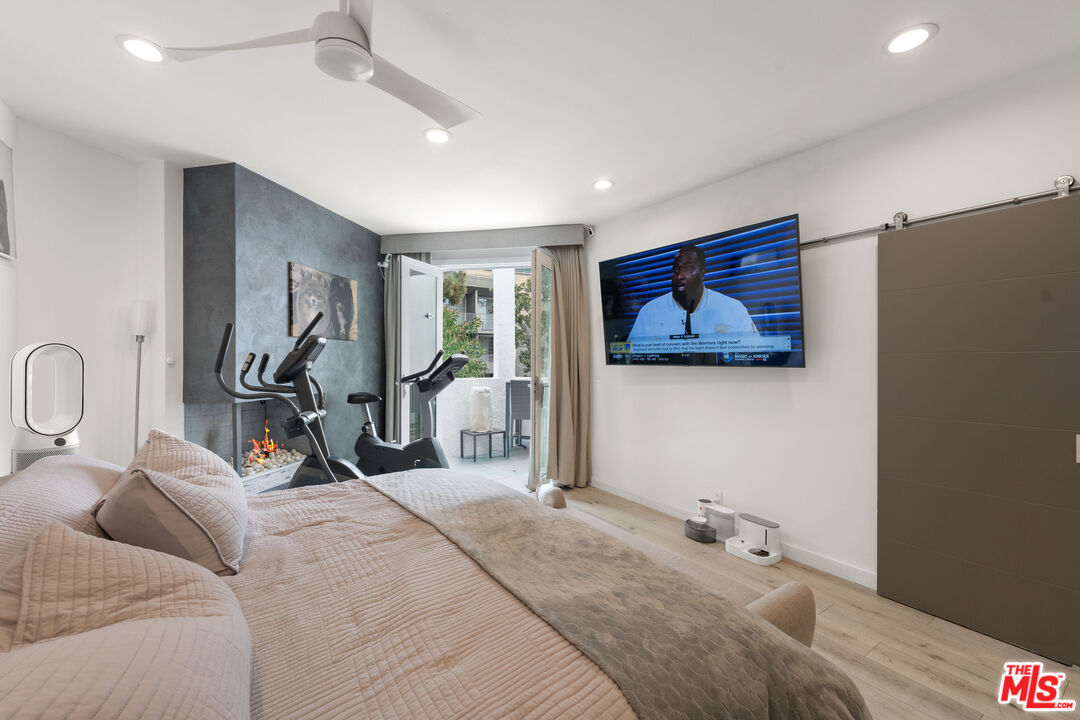 8601 W West Knoll Dr Unit: 5