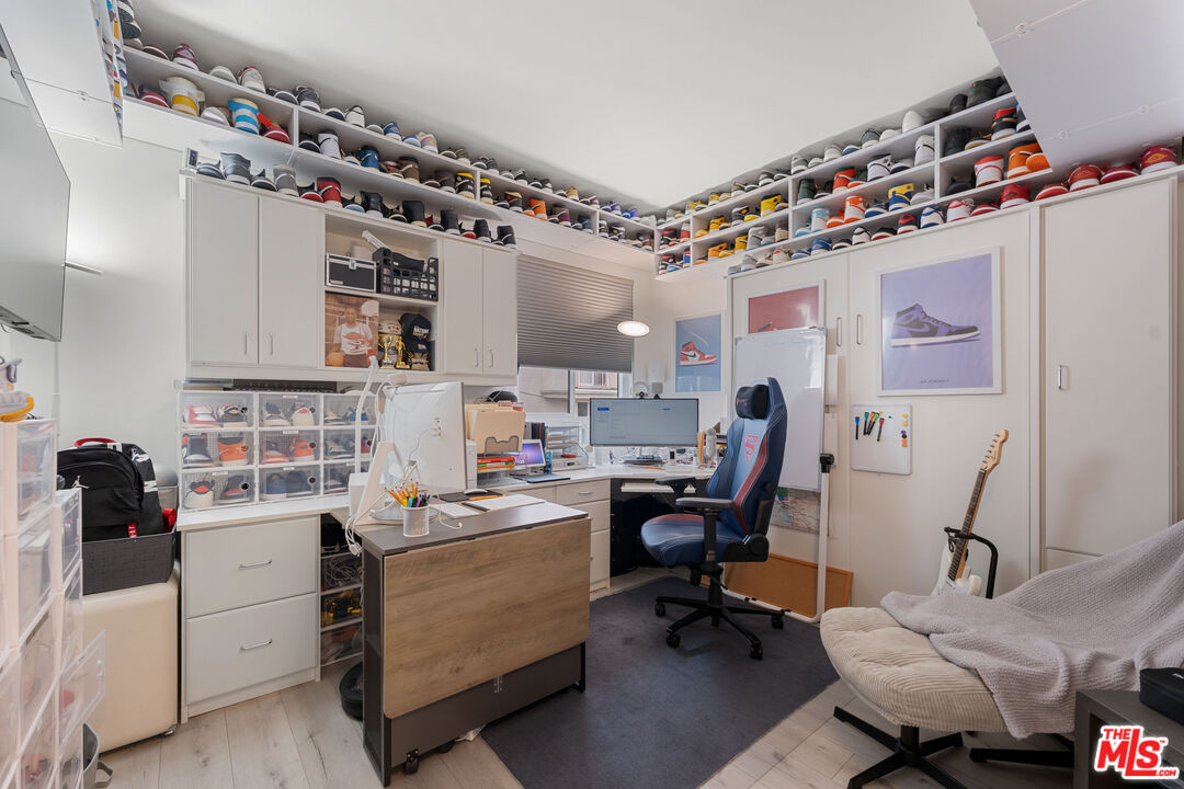 8601 W West Knoll Dr Unit: 5