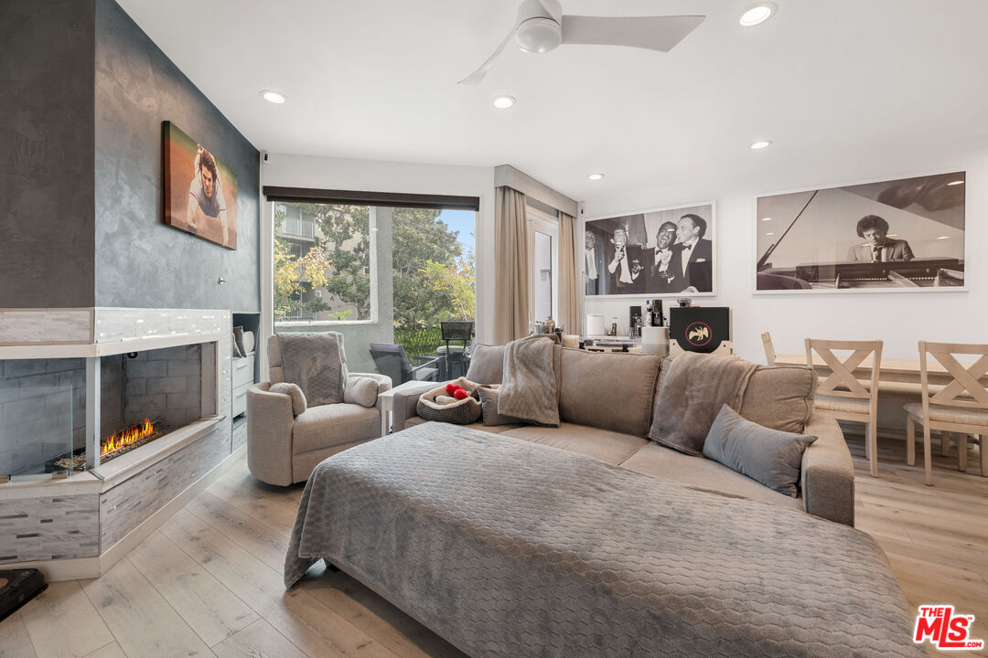 8601 W West Knoll Dr Unit: 5