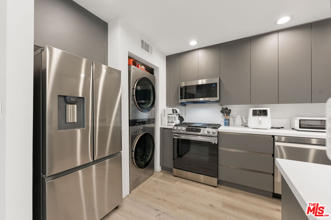 8601 W West Knoll Dr Unit: 5