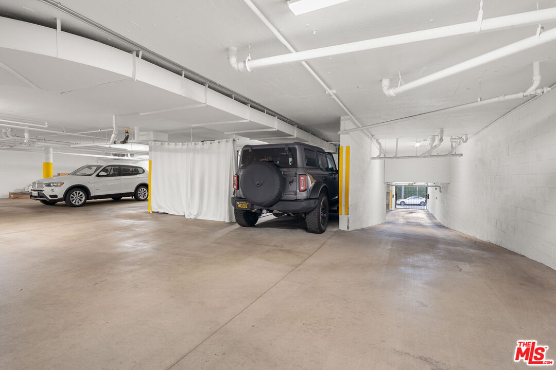 8601 W West Knoll Dr Unit: 5