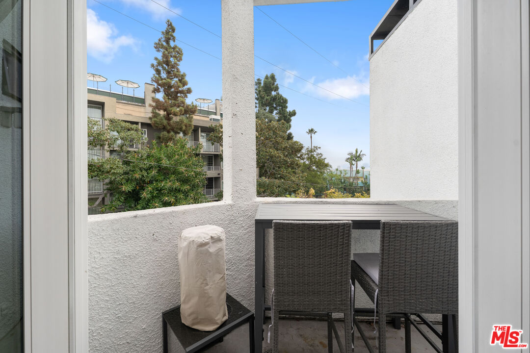 8601 W West Knoll Dr Unit: 5