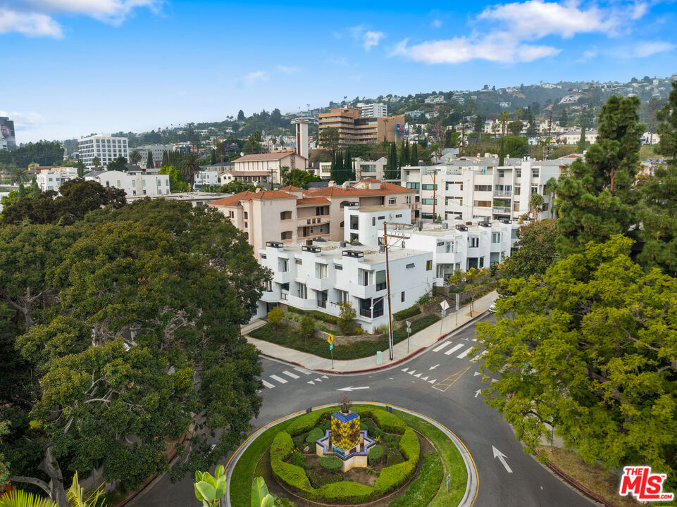 8601 W West Knoll Dr Unit: 5
