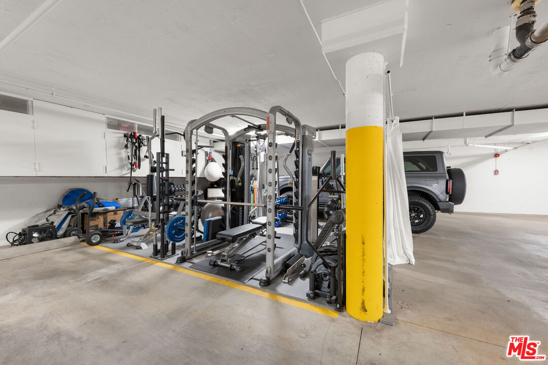 8601 W West Knoll Dr Unit: 5