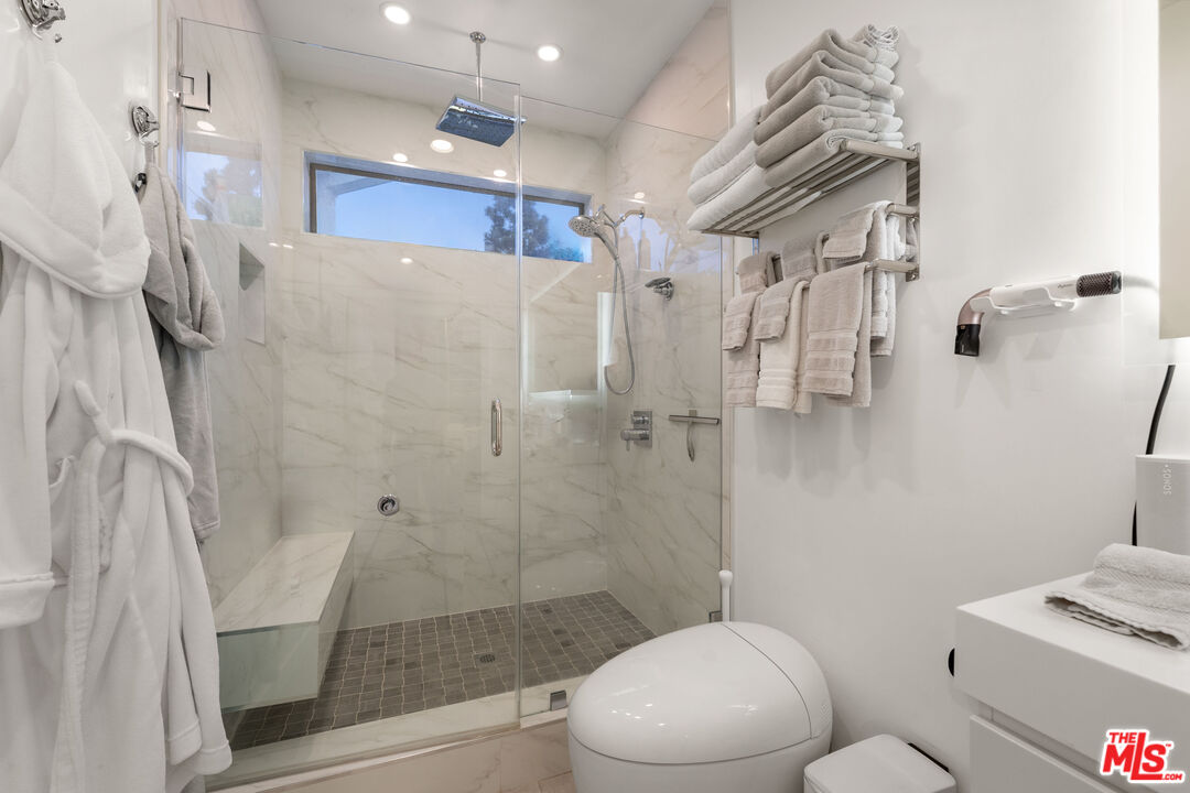 8601 W West Knoll Dr Unit: 5