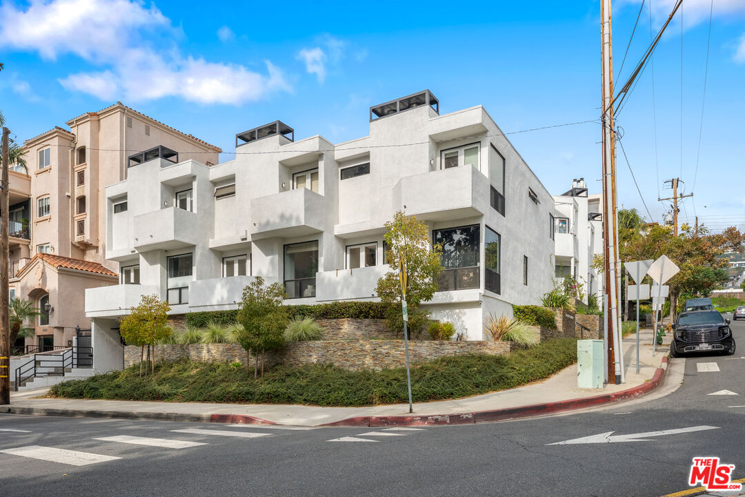 8601 W West Knoll Dr Unit: 5