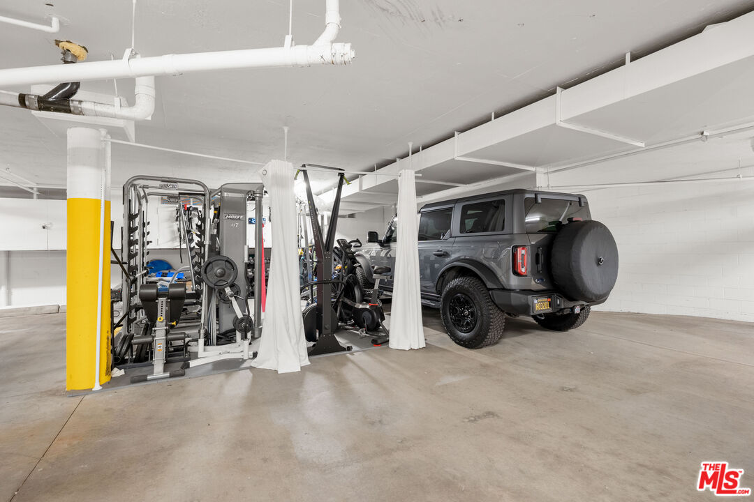 8601 W West Knoll Dr Unit: 5