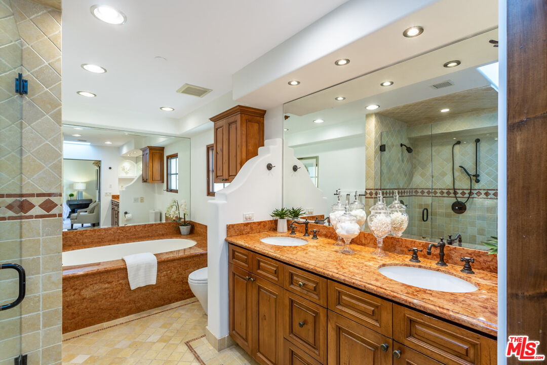 849 14th St Unit: 4