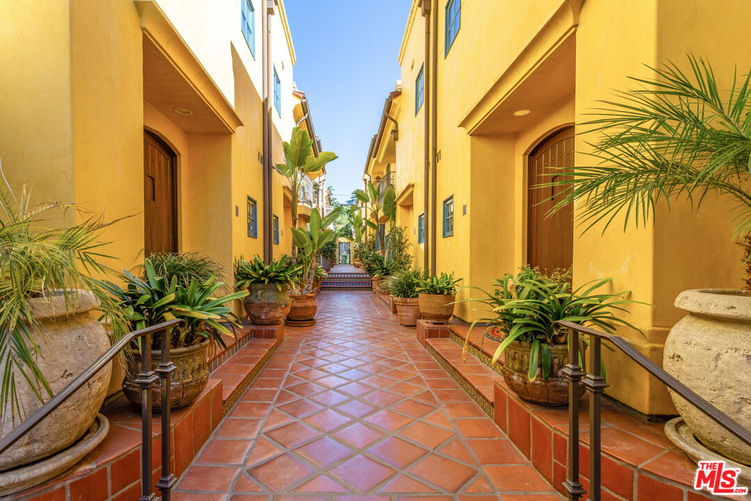 849 14th St Unit: 4