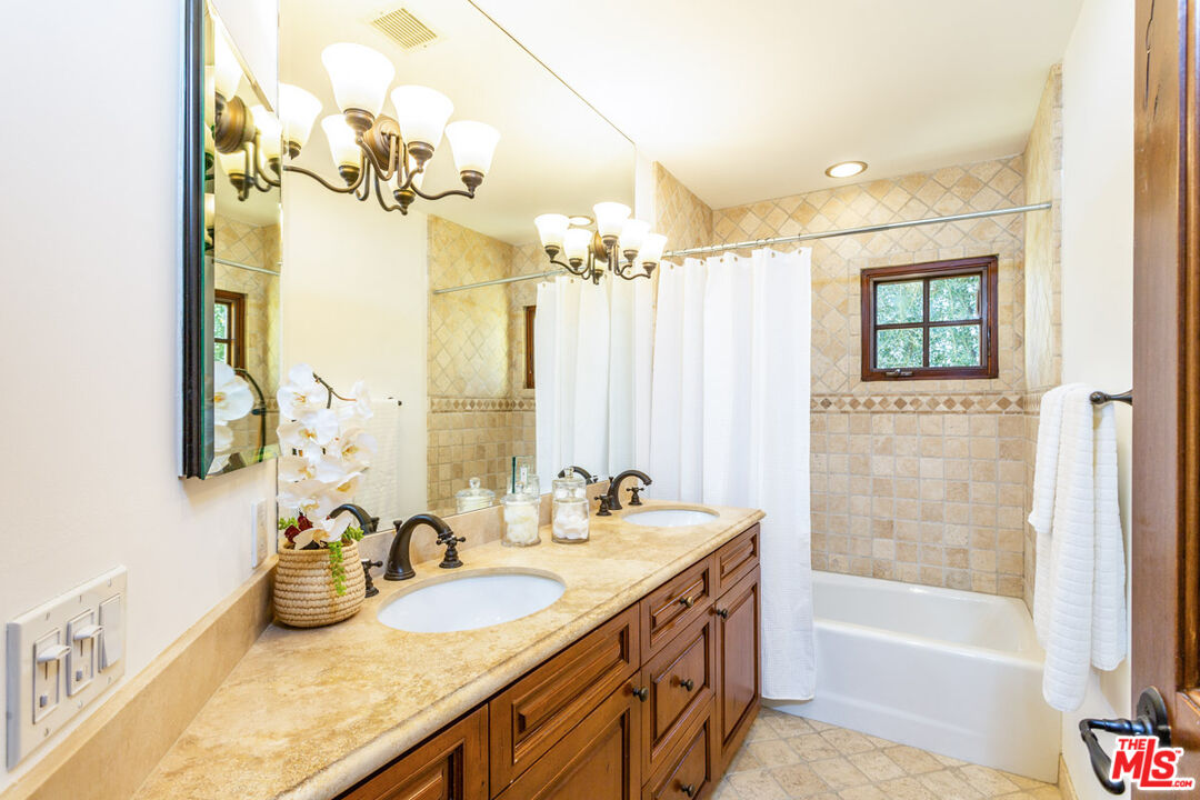 849 14th St Unit: 4