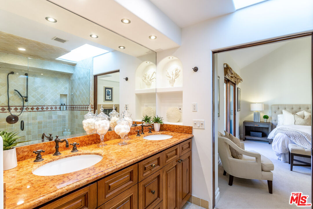 849 14th St Unit: 4