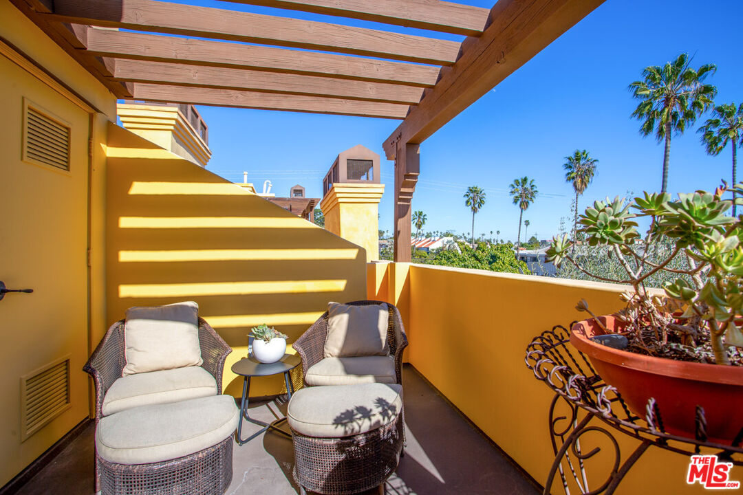 849 14th St Unit: 4