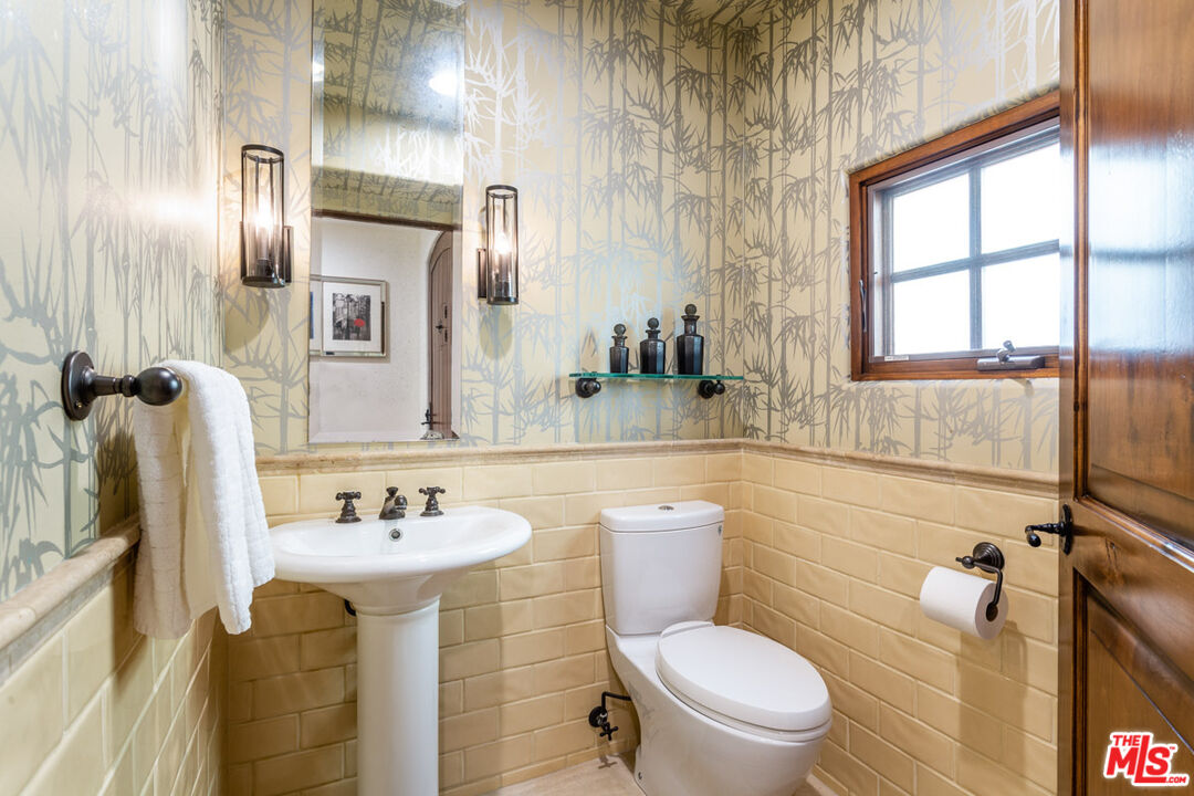849 14th St Unit: 4