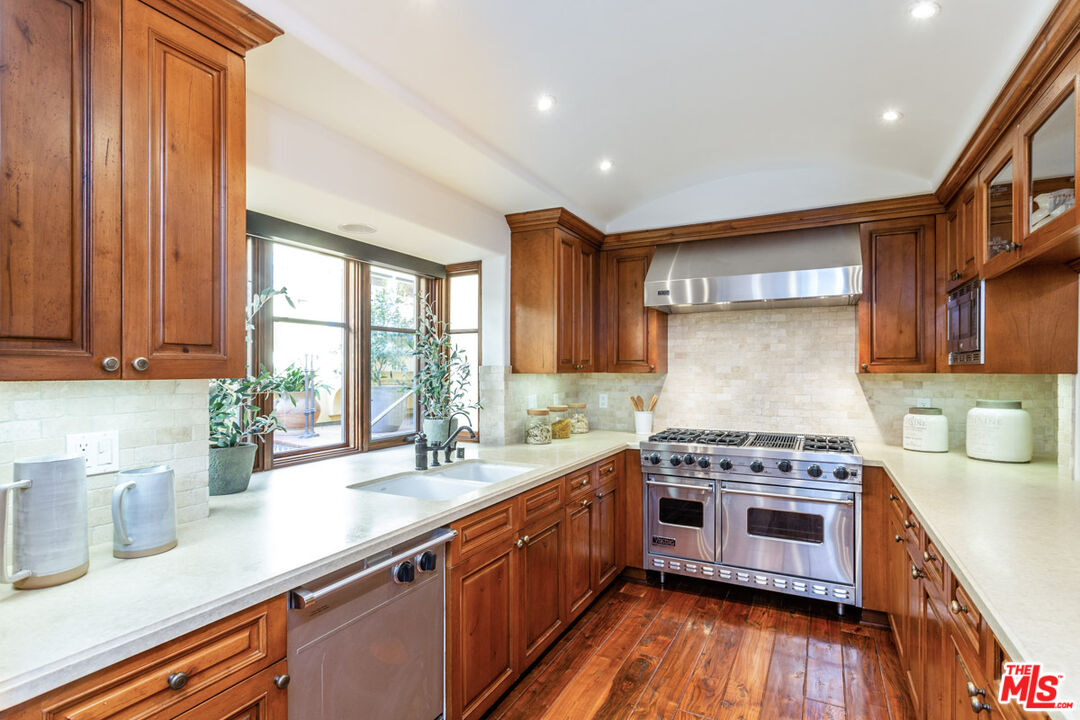 849 14th St Unit: 4