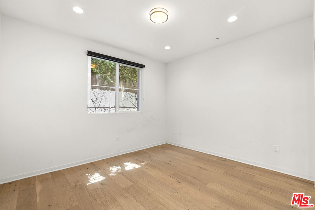 4240 Laurel Canyon Blvd Unit: 105