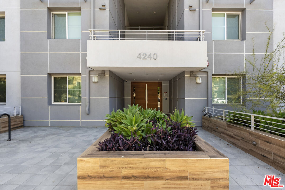 4240 Laurel Canyon Blvd Unit: 105