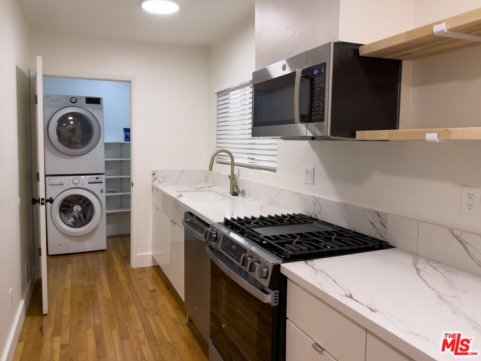 1947 Clinton St Unit: 700