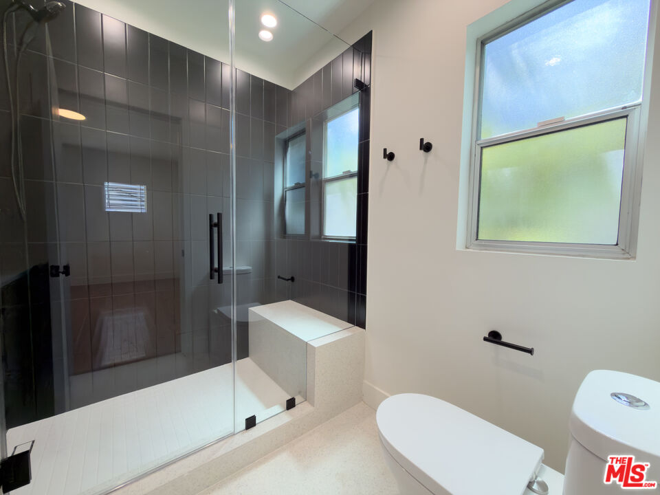 1947 Clinton St Unit: 700