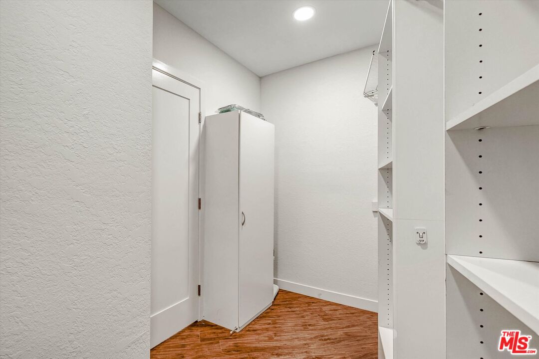 4506 Saugus Ave Unit: 10