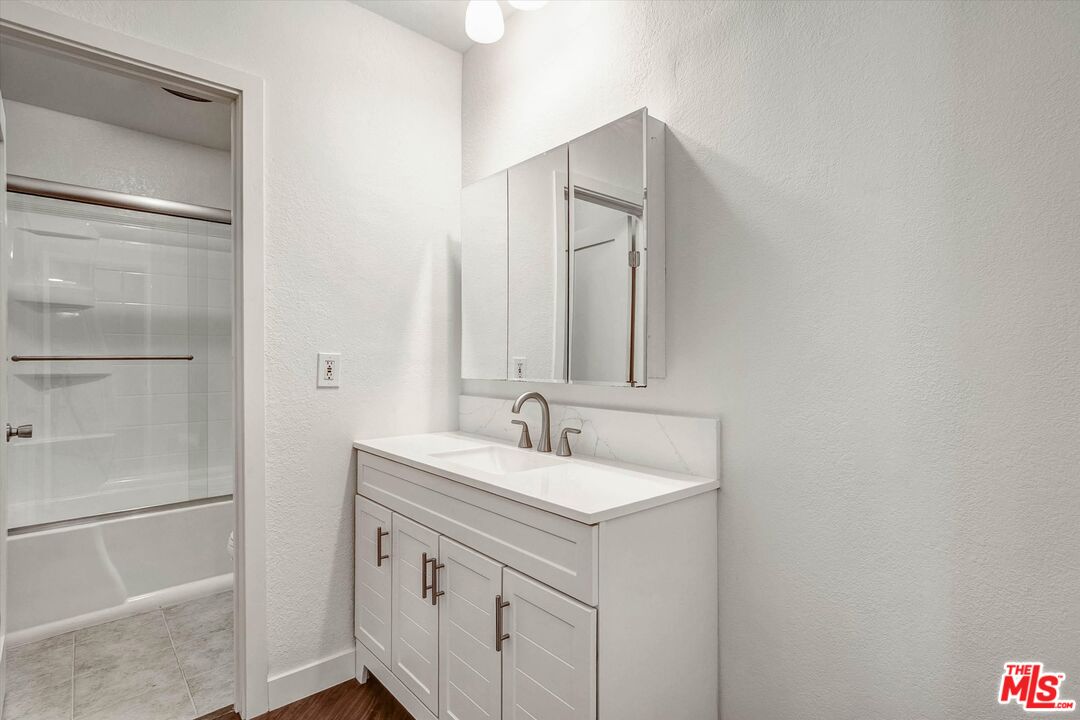 4506 Saugus Ave Unit: 10