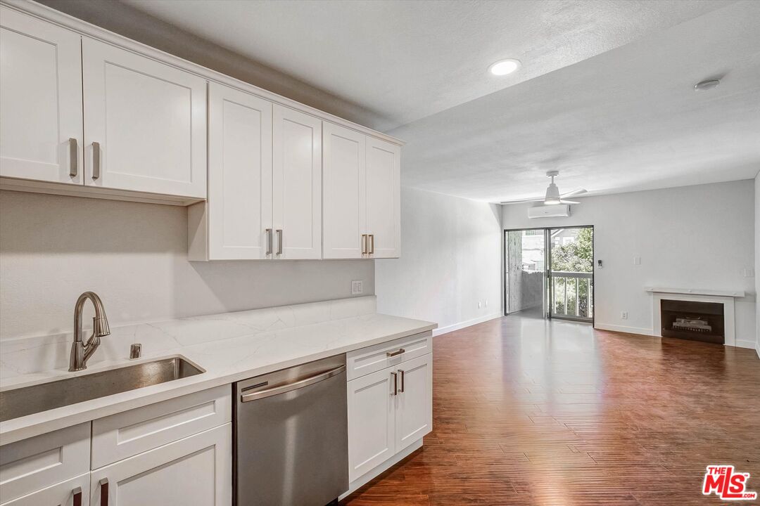 4506 Saugus Ave Unit: 10