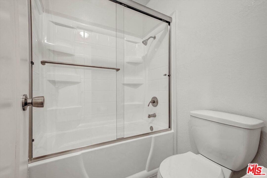 4506 Saugus Ave Unit: 10