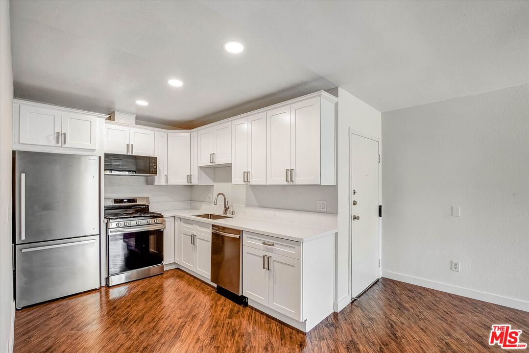 4506 Saugus Ave Unit: 10