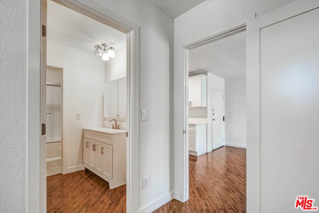 4506 Saugus Ave Unit: 10