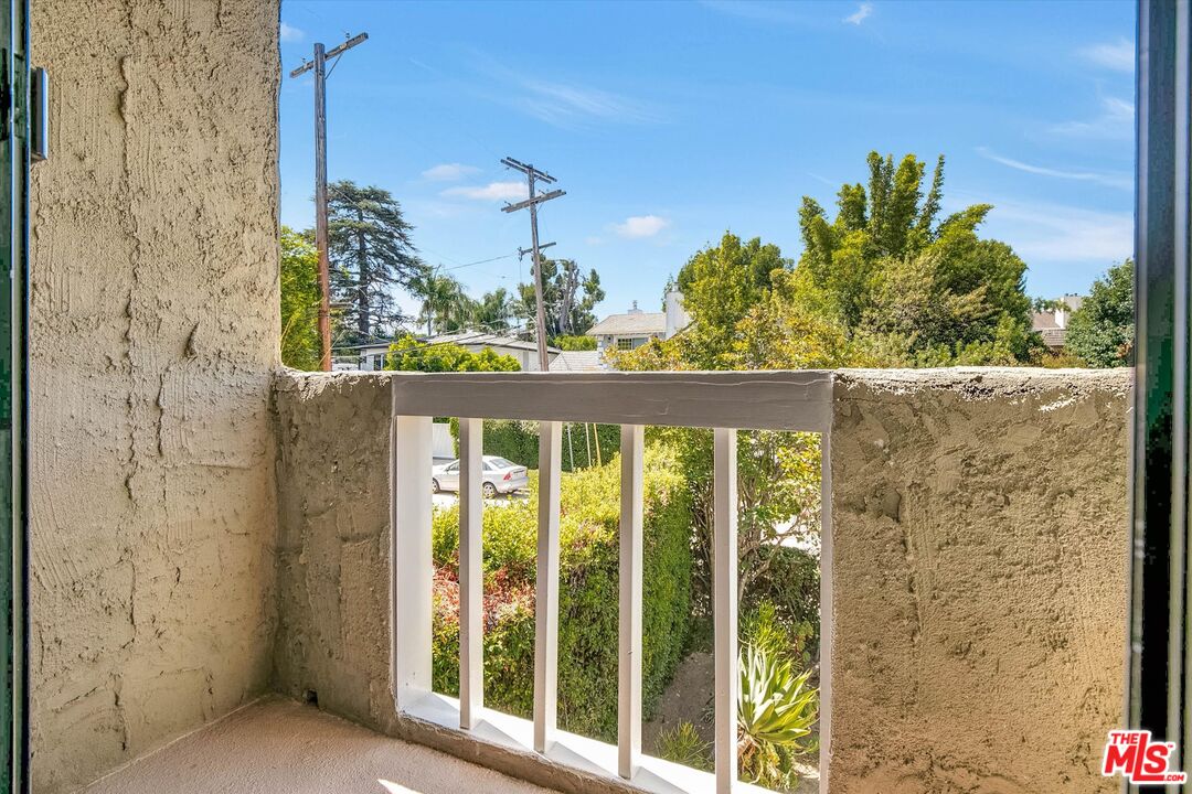 4506 Saugus Ave Unit: 10