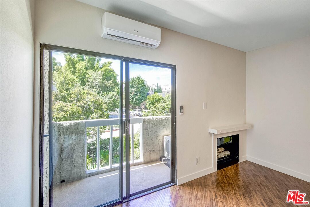 4506 Saugus Ave Unit: 10