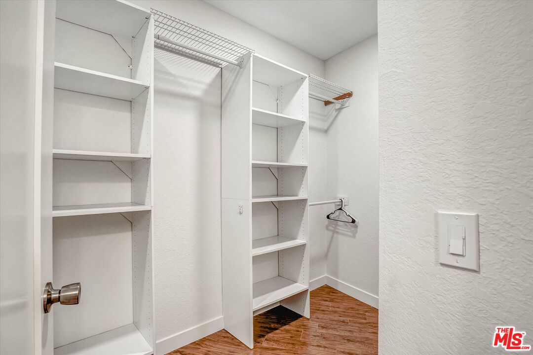 4506 Saugus Ave Unit: 10