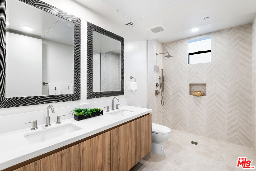 3659 Regal Pl