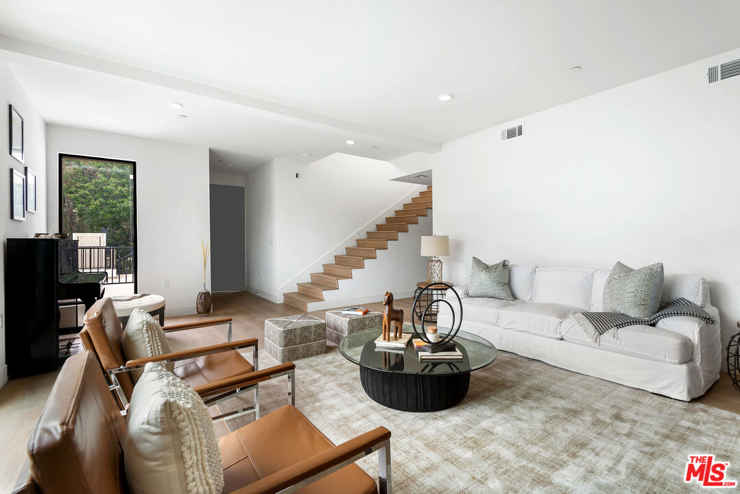 3659 Regal Pl