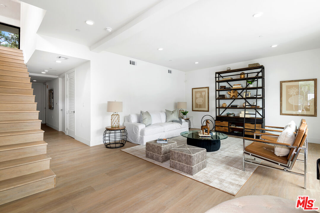 3659 Regal Pl
