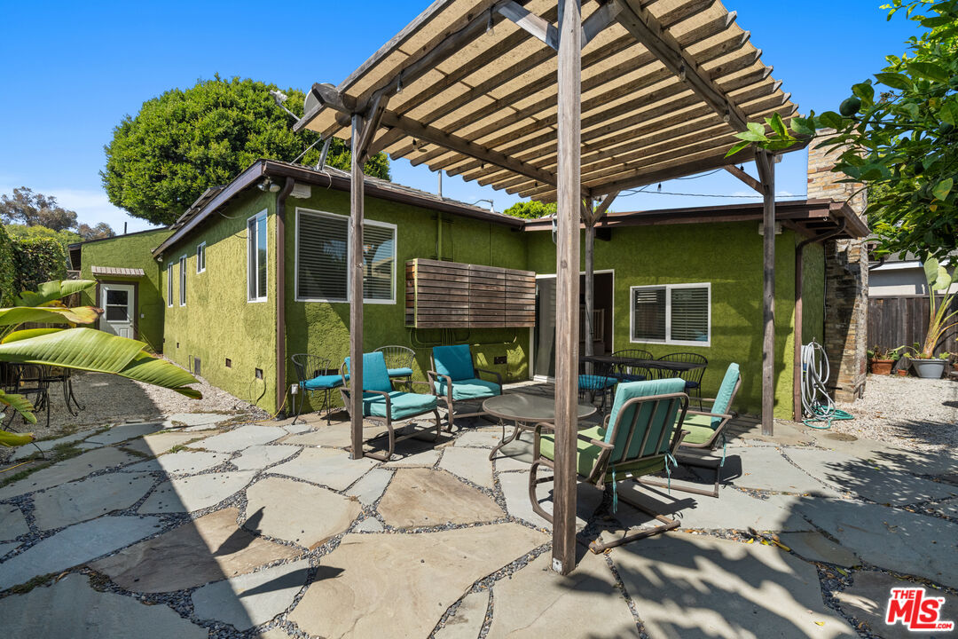4352 Globe Ave