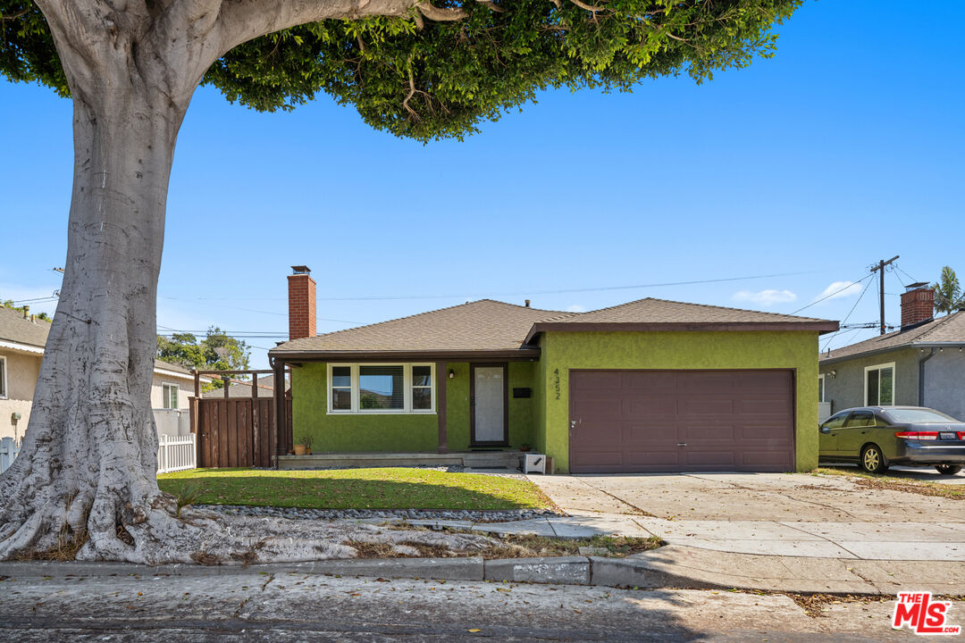 4352 Globe Ave