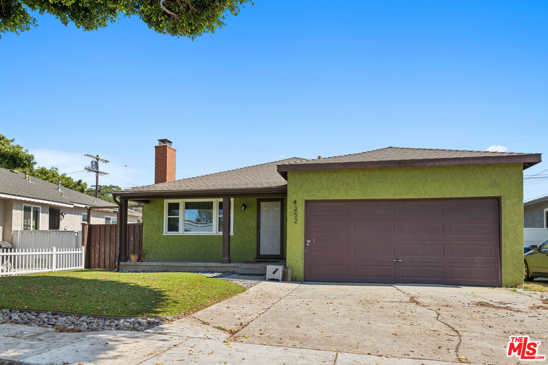 4352 Globe Ave