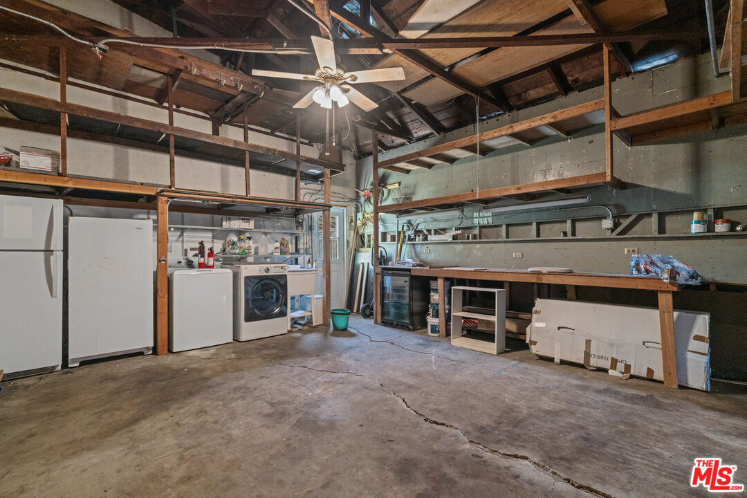4352 Globe Ave