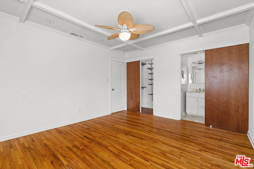 4352 Globe Ave