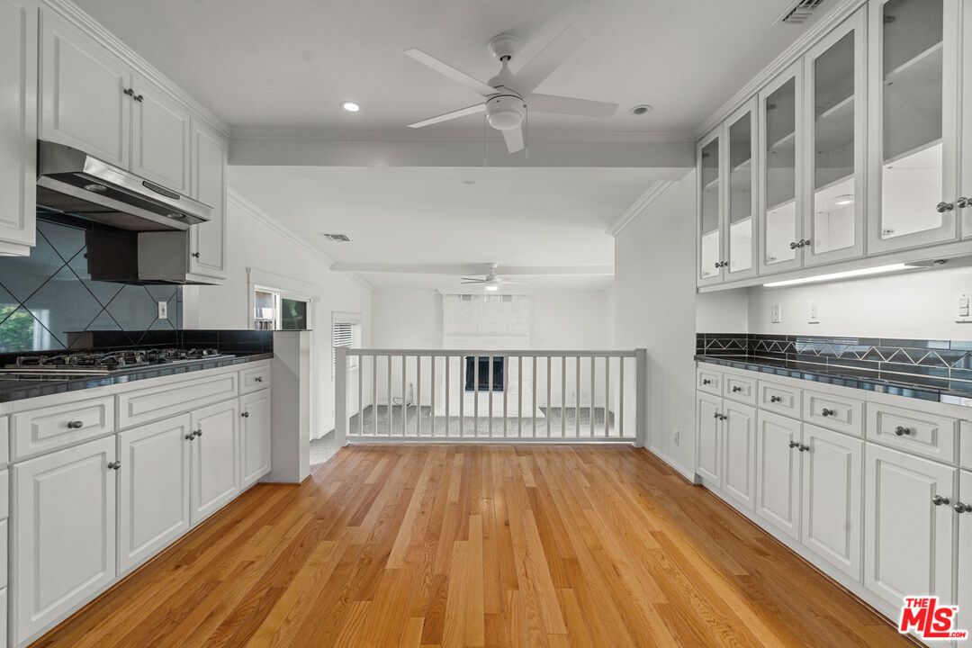 4352 Globe Ave