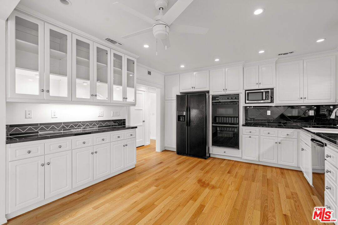 4352 Globe Ave