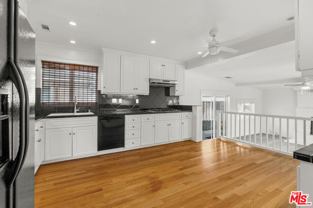 4352 Globe Ave
