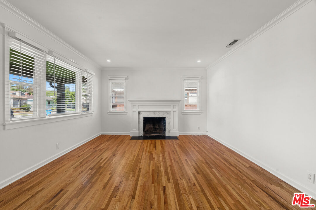 4352 Globe Ave