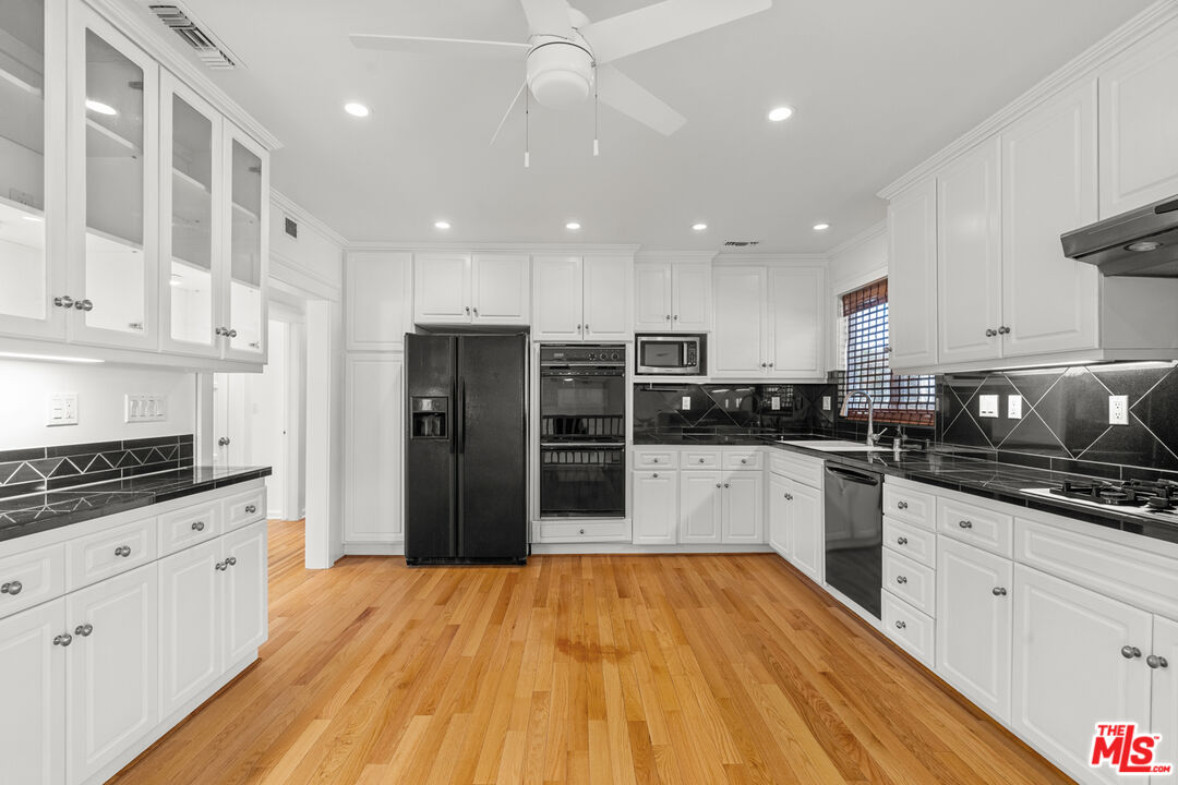 4352 Globe Ave