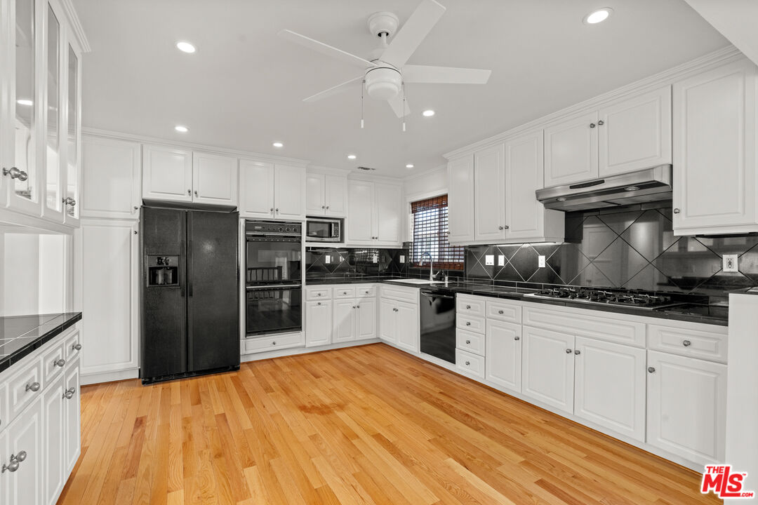 4352 Globe Ave