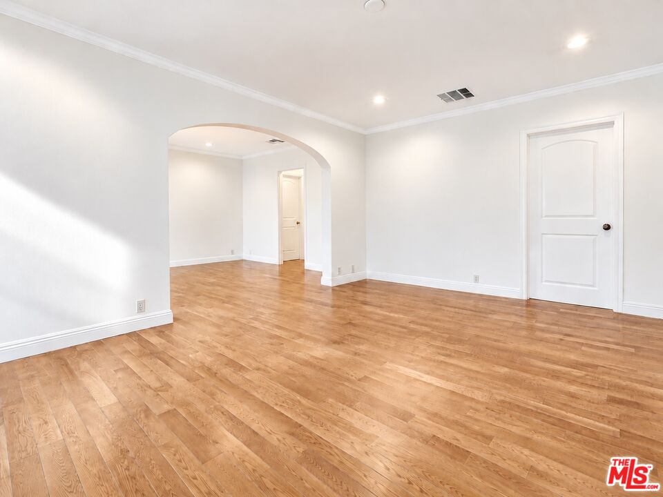 409 N Kilkea Dr